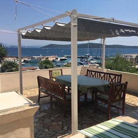 Apartments Villa Ana Дрвеник-Мали Экстерьер фото